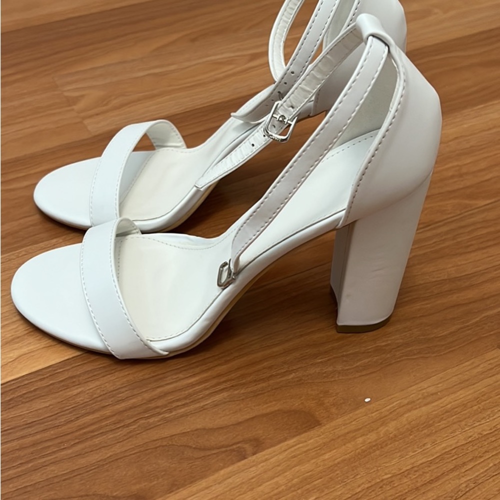 White heels - Picture 4 of 5